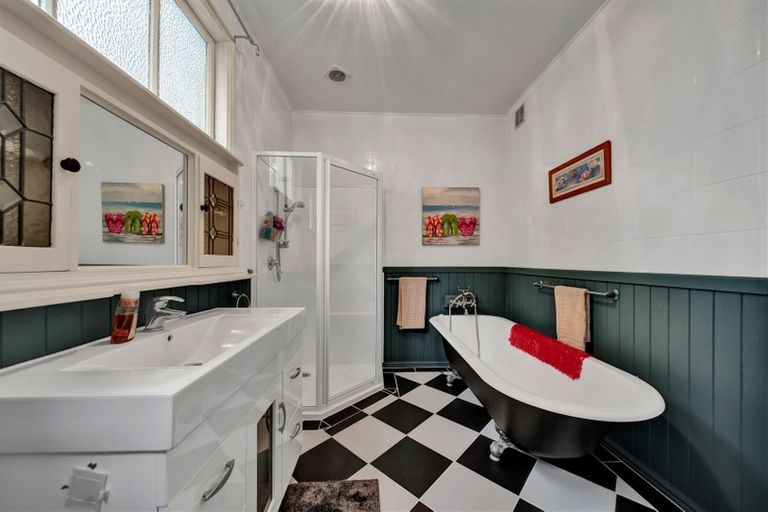 Photo of property in 15 Surrey Street, Hawera, 4610