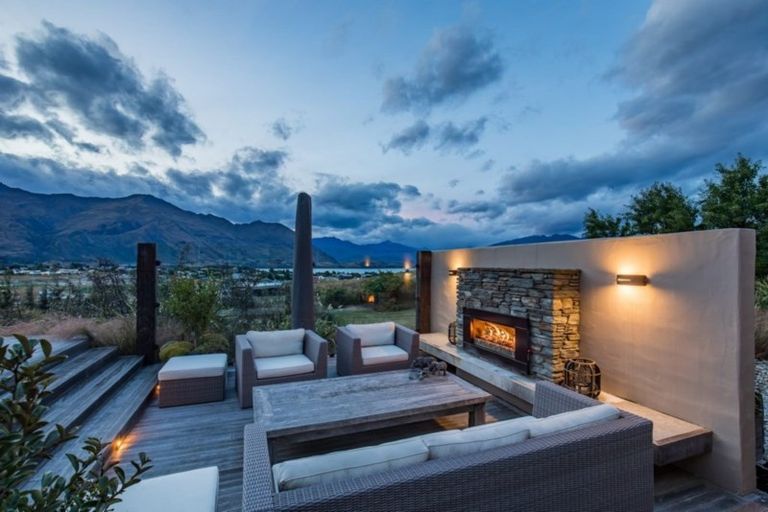 Photo of property in 1 Peak View Ridge, Wanaka, 9305