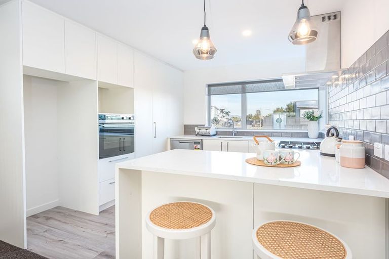 Photo of property in 7 Kakapo Lane, Redwood, Christchurch, 8051