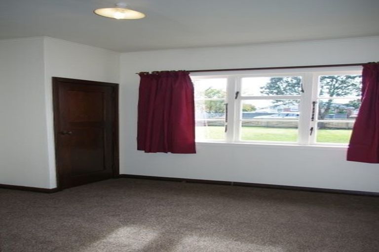 Photo of property in 86 Avondale Road, Avondale, Christchurch, 8061