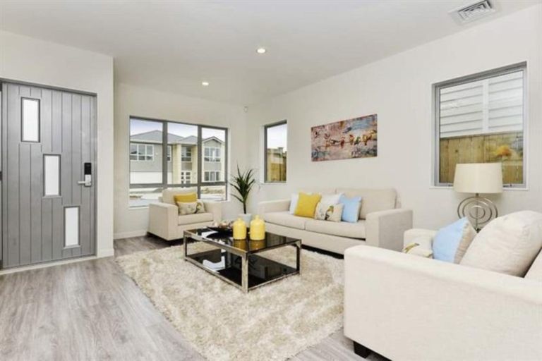 Photo of property in 22 Tinaku Road, Flat Bush, Auckland, 2019