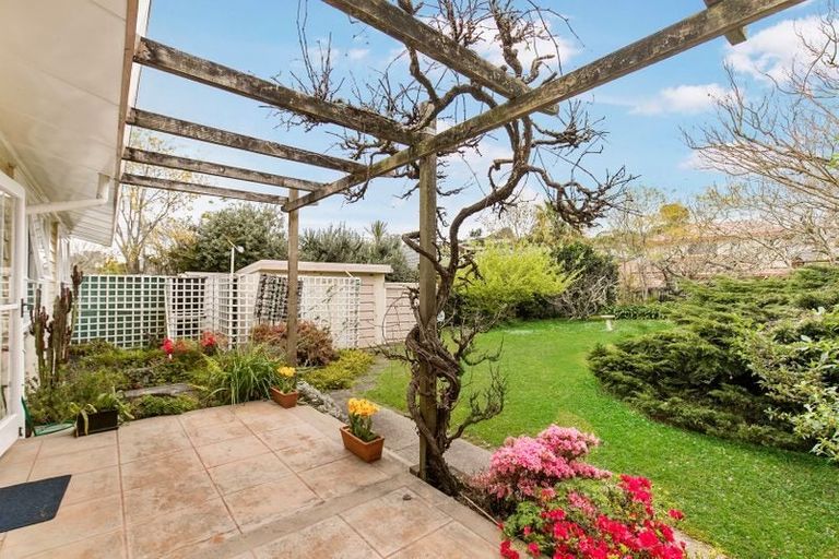 Photo of property in 60 Hogans Road, Glenfield, Auckland, 0629