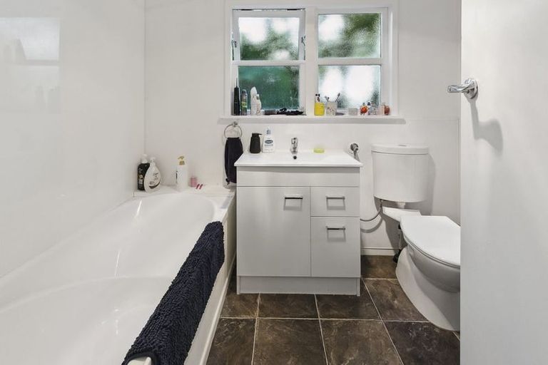 Photo of property in 8 Cross Street, Karori, Wellington, 6012