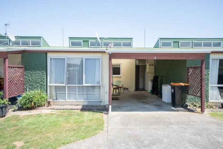 Photo of property in 2-4 Westmere Place, Takaro, Palmerston North, 4412