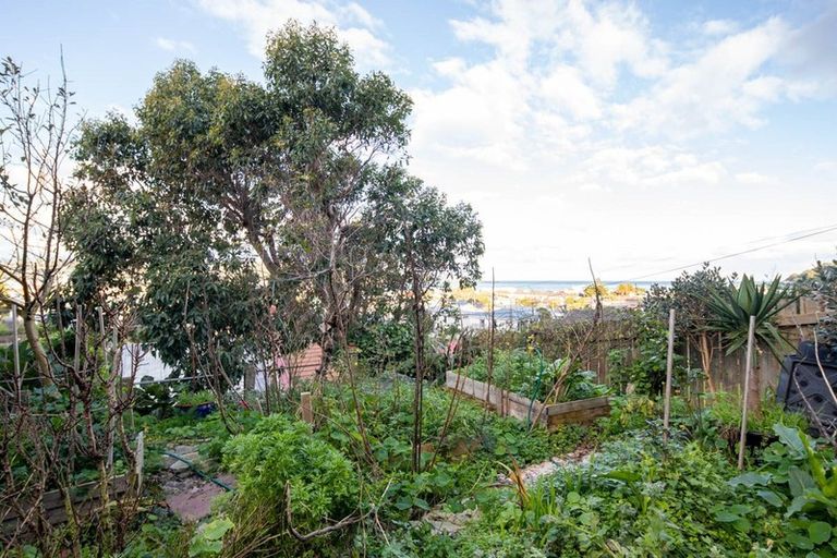 Photo of property in 126 Queens Drive, Lyall Bay, Wellington, 6022