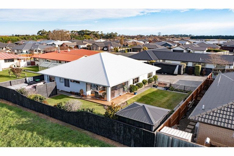 Photo of property in 22 Sequoia Way, Rangiora, 7400