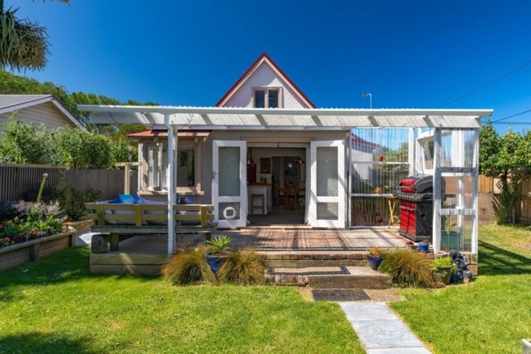 Photo of property in 380 Keyes Road, New Brighton, Christchurch, 8083
