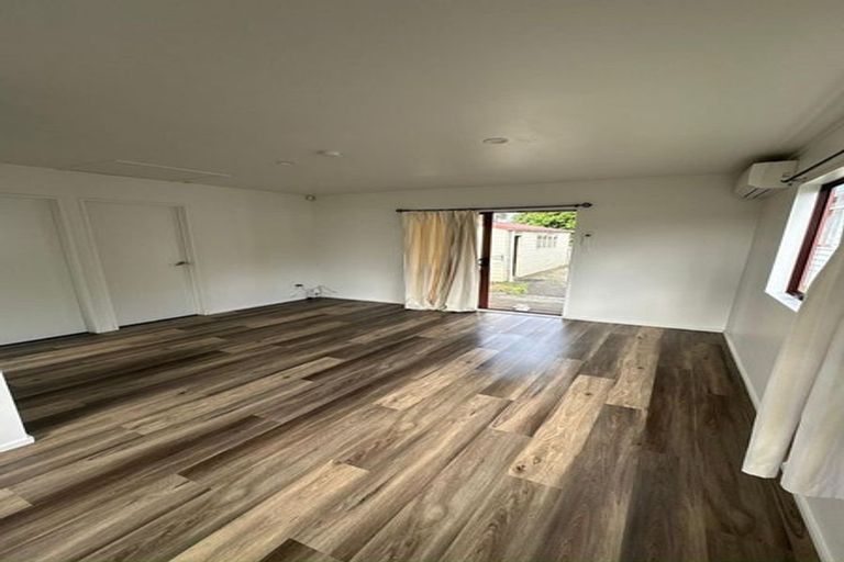 Photo of property in 109 Seymour Road, Sunnyvale, Auckland, 0612