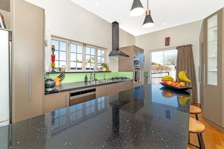 Photo of property in 34 Ormond Road, Whataupoko, Gisborne, 4010