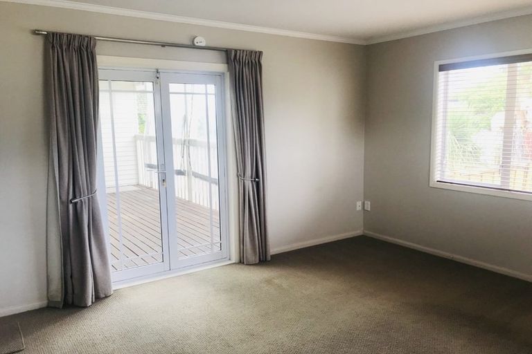 Photo of property in 37 Jaemont Avenue, Te Atatu South, Auckland, 0610