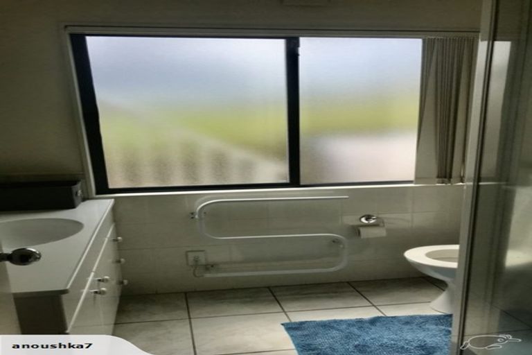 Photo of property in 176a East Coast Road, Forrest Hill, Auckland, 0620