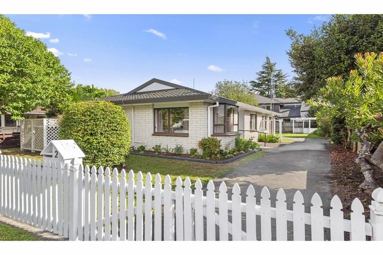 Photo of property in 2 Page Place, Hamilton East, Hamilton, 3216