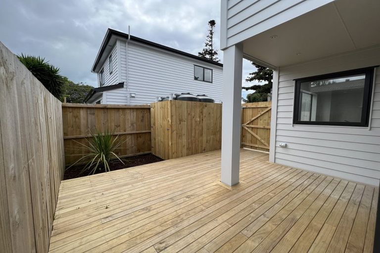 Photo of property in 30b Durham Street, Te Atatu Peninsula, Auckland, 0610