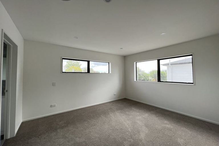 Photo of property in 30b Durham Street, Te Atatu Peninsula, Auckland, 0610