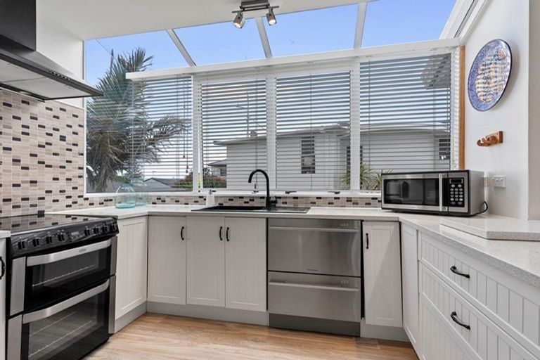 Photo of property in 960a Papamoa Beach Road, Papamoa Beach, Papamoa, 3118