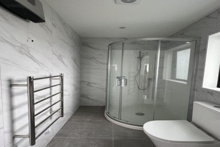 Photo of property in 30b Durham Street, Te Atatu Peninsula, Auckland, 0610