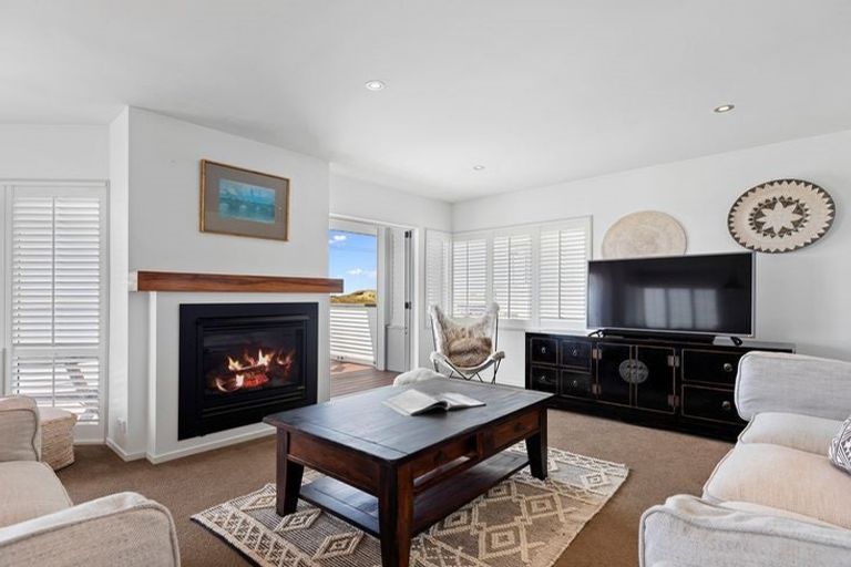 Photo of property in 960a Papamoa Beach Road, Papamoa Beach, Papamoa, 3118