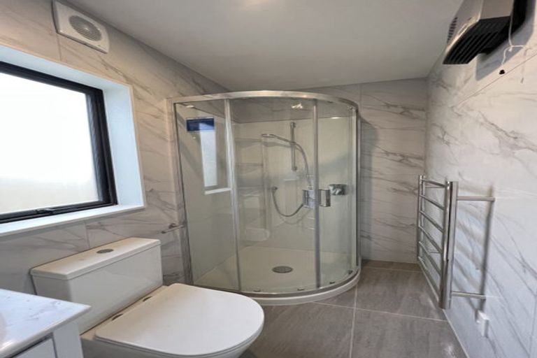 Photo of property in 30b Durham Street, Te Atatu Peninsula, Auckland, 0610