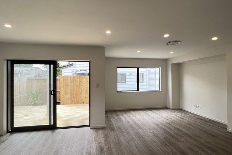 Photo of property in 30b Durham Street, Te Atatu Peninsula, Auckland, 0610