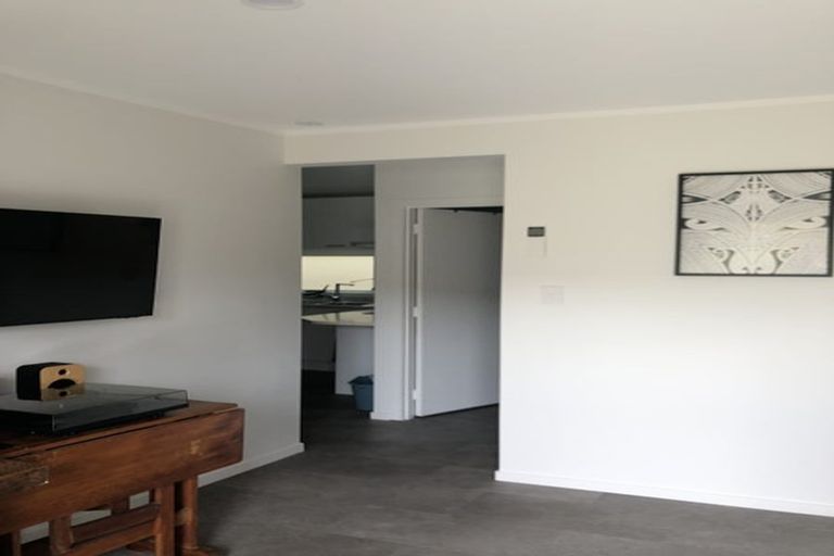 Photo of property in 3b Edgerton Road, Te Atatu Peninsula, Auckland, 0610