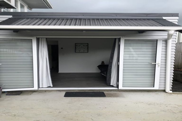 Photo of property in 3b Edgerton Road, Te Atatu Peninsula, Auckland, 0610