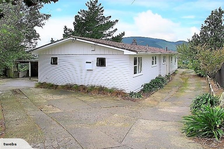 Photo of property in 32 Leadley Lane, Tawa, Wellington, 5028