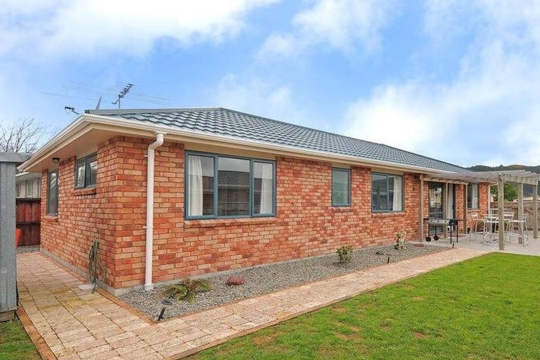 Photo of property in 17 Phar Lap Grove, Trentham, Upper Hutt, 5018