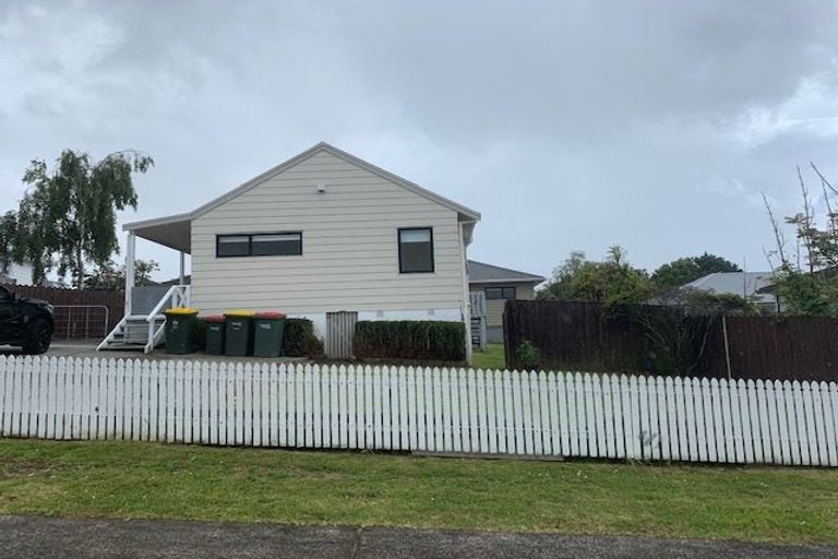 Photo of property in 8 Janese Place, Weymouth, Auckland, 2103