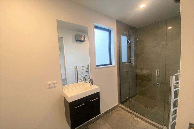 Photo of property in 2/233 Edgeware Road, Edgeware, Christchurch, 8013