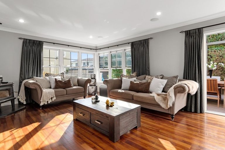 Photo of property in 24 Seaview Road, Otumoetai, Tauranga, 3110