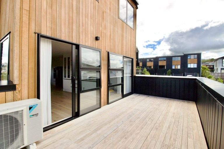 Photo of property in 15 Longshore Drive, Long Bay, Auckland, 0630