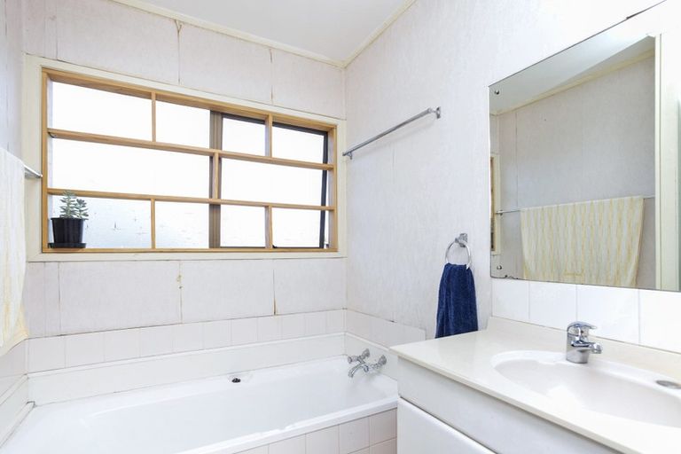 Photo of property in 8 Le Havre Place, Takanini, 2112