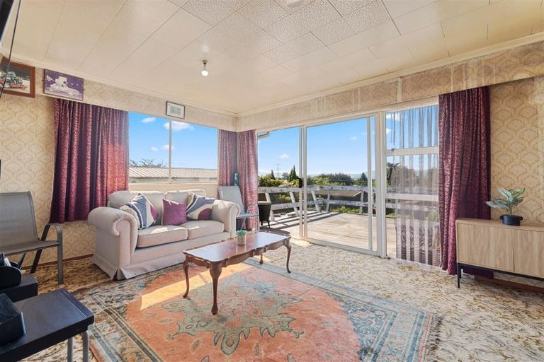 Photo of property in 4 Hawk Place, Selwyn Heights, Rotorua, 3015