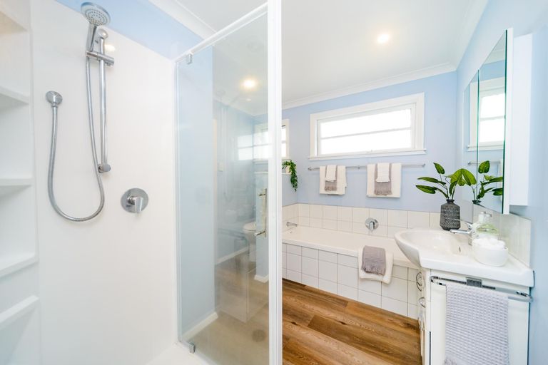 Photo of property in 28 Vernon Avenue, Takaro, Palmerston North, 4412