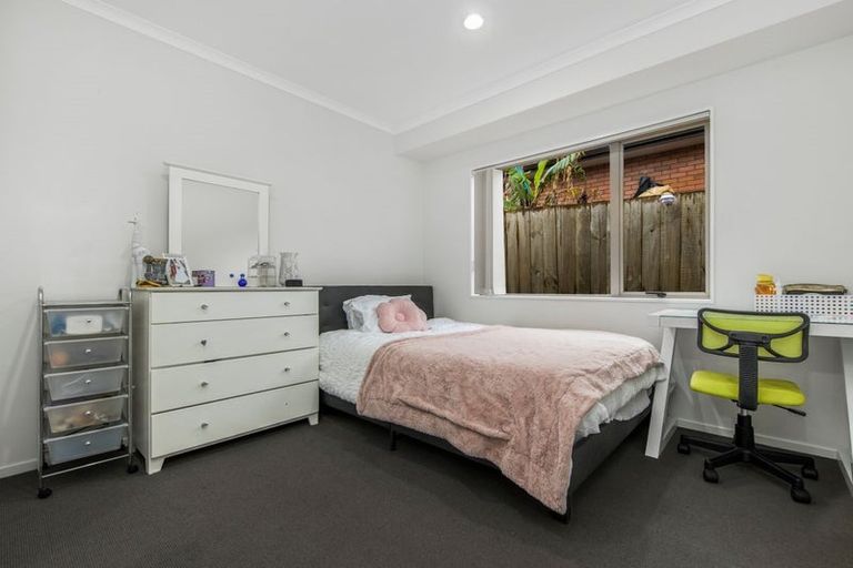 Photo of property in 9 Neesons Way, Glendene, Auckland, 0602