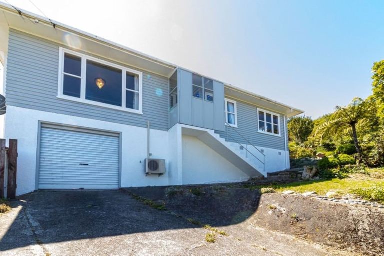 Photo of property in 44 Sheridan Terrace, Johnsonville, Wellington, 6037