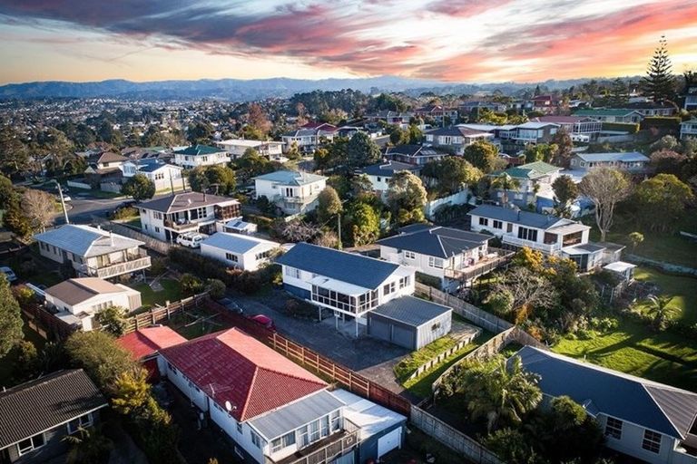 Photo of property in 73 Waimumu Road, Massey, Auckland, 0614