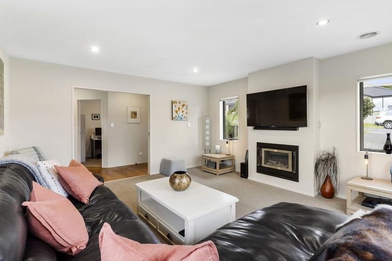 Photo of property in 31 Beachwood Drive, Hatfields Beach, Orewa, 0931