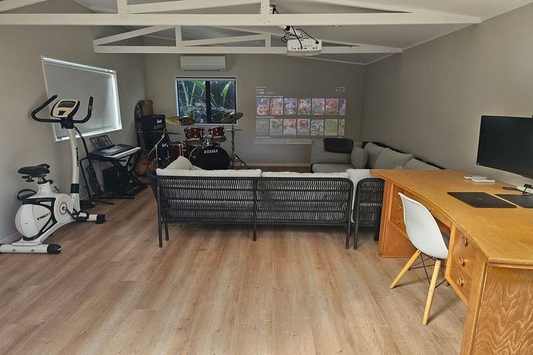 Photo of property in 18 Humariri Street, Point Chevalier, Auckland, 1022