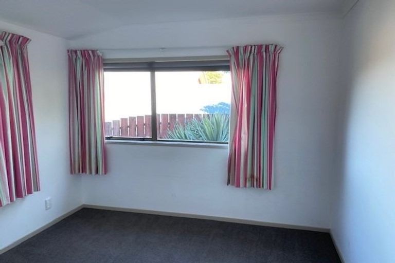 Photo of property in 6 Unity Road, Waitakere, Henderson, 0781