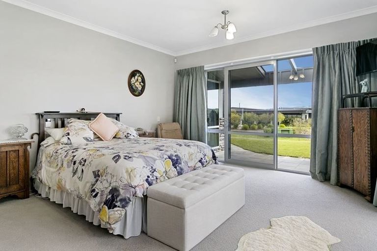 Photo of property in 30 Pukenamu Road, Rainbow Point, Taupo, 3330