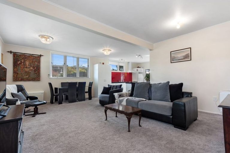 Photo of property in 1 Hawthorn Crescent, Stokes Valley, Lower Hutt, 5019