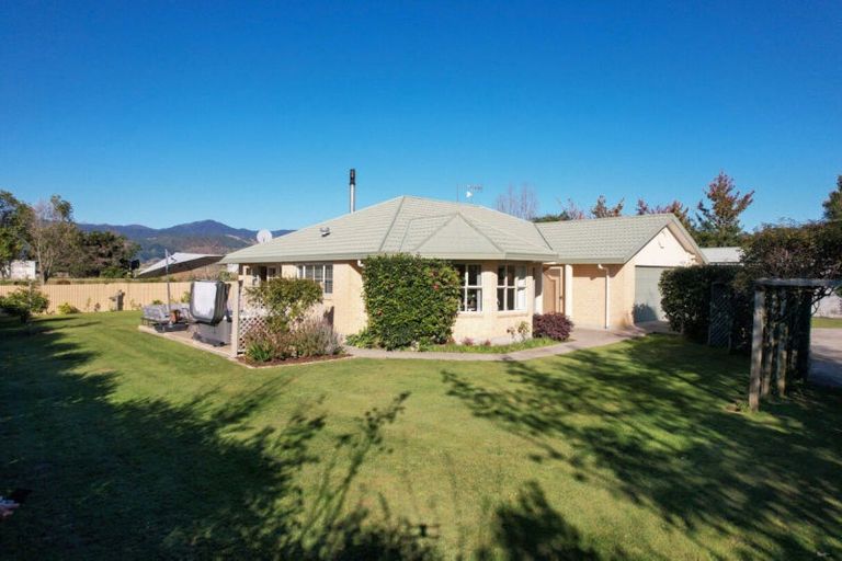 Photo of property in 9 Garth Road, Levin, 5571