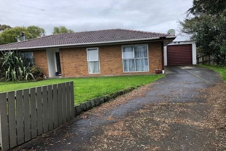 Photo of property in 9 St Catherine Crescent, West Harbour, Auckland, 0618