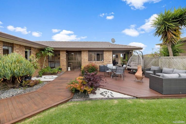 Photo of property in 37 Pigeon Mountain Road, Half Moon Bay, Auckland, 2012