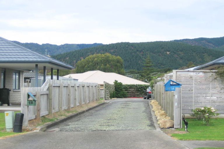 Photo of property in 16 Spackman Crescent, Paraparaumu, 5032