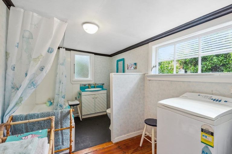 Photo of property in 11 Waimea Road, Waikanae Beach, Waikanae, 5036