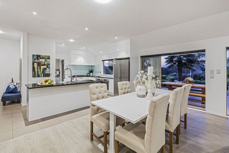 Photo of property in 127 Vaughans Road, Okura, Albany, 0792