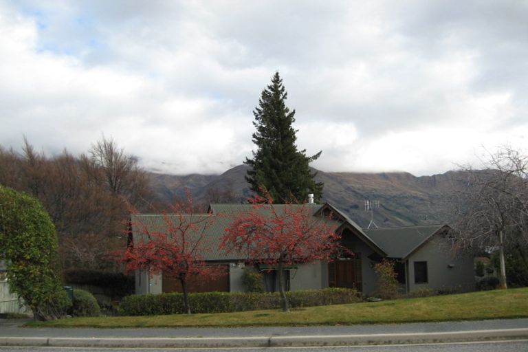 Photo of property in 38 Beacon Point Road, Wanaka, 9305