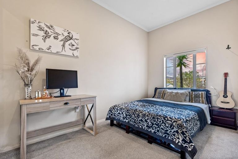 Photo of property in 21 Cinnabar Place, Westgate, Auckland, 0614
